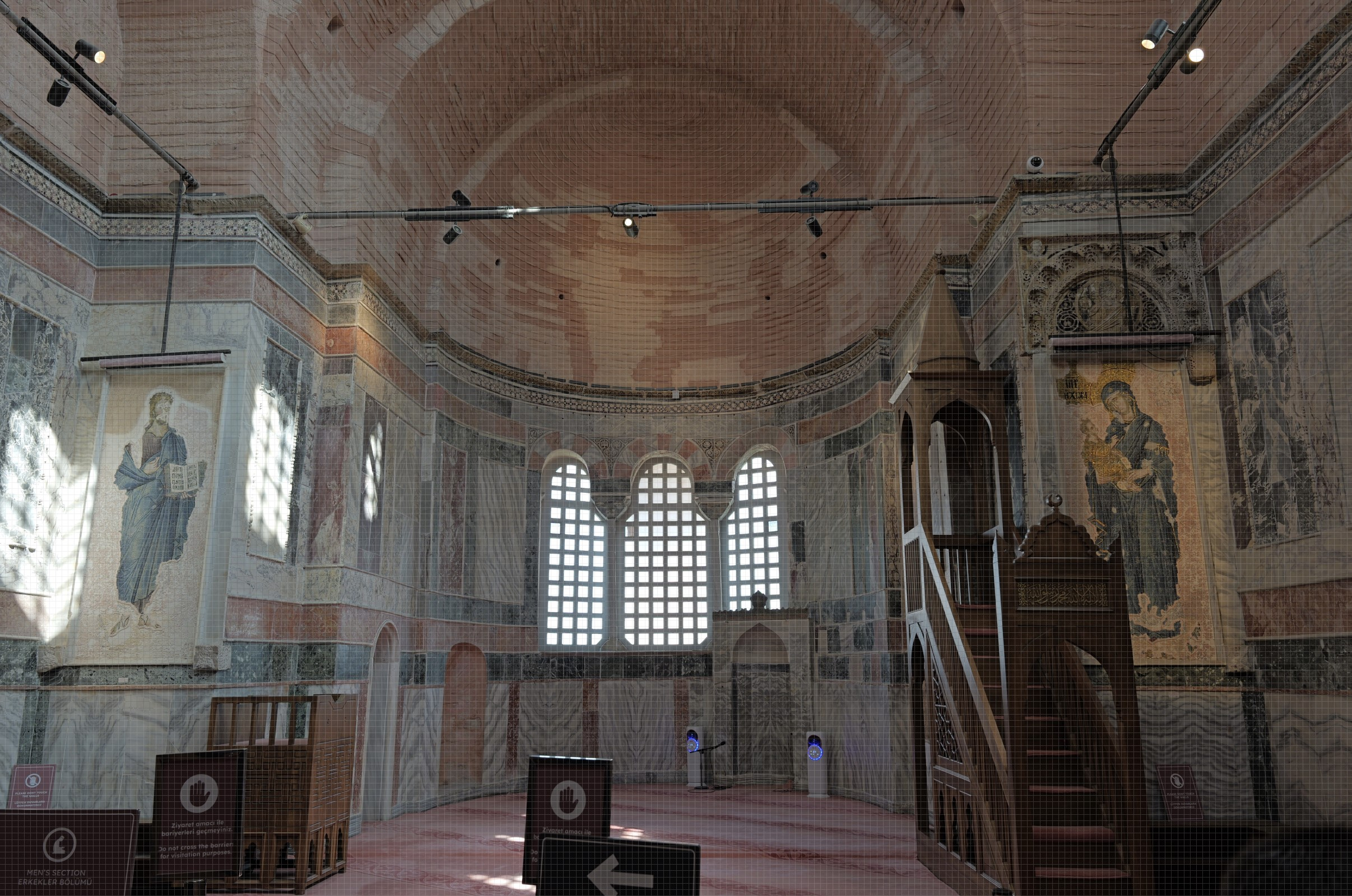 Восточная стена